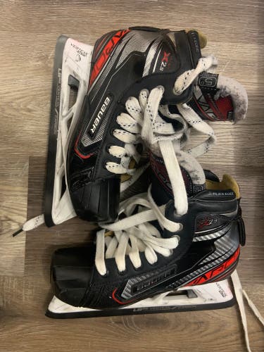 Used Bauer Regular Width  Size 5 Vapor X2.9 Hockey Goalie Skates