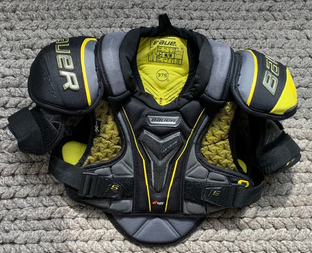Used Jr. M Bauer Supreme 1S Shoulder Pads