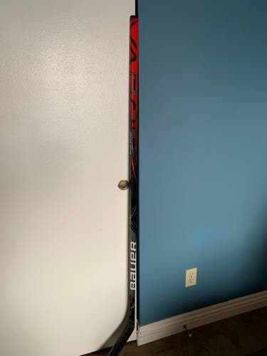 Senior Right Handed PM9 Vapor FlyLite Hockey Stick