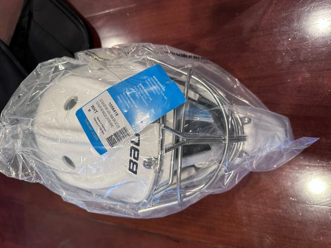 Brand New Bauer 960 Goalie Mask Senior Medium Cateye