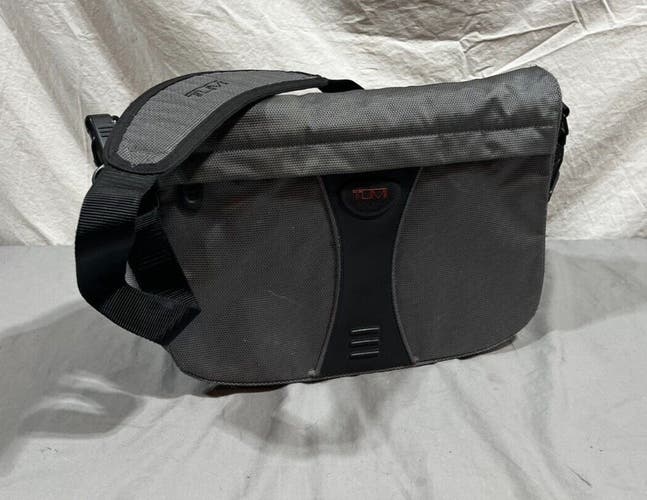 TUMI T2 Tech Heavy Duty Gray Expandable Messenger Bag Satisfaction Guaranteed
