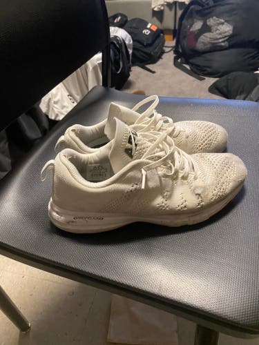 White Men's Size 9.0 (Women's 10) Low Top