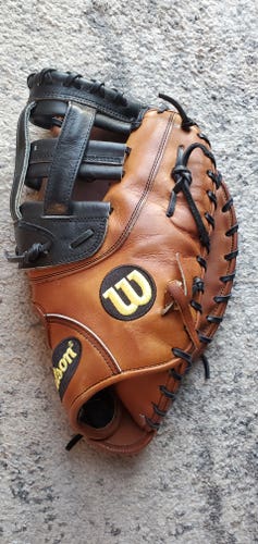 New/Slightly Used Wilson Right Hand Throw First Base A2000 Baseball Glove 12.5"