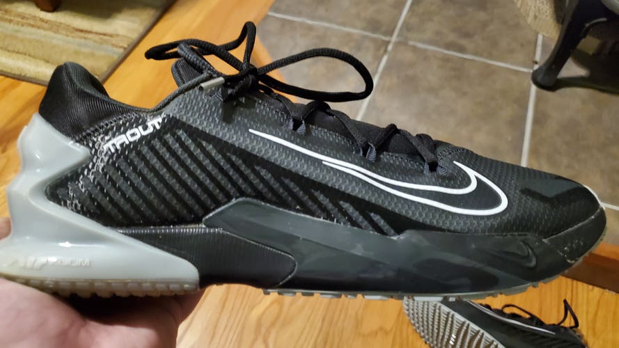 Black Used Adult Men's Size 14 (Women's 15) Turf Cleats Nike Low Top Trout