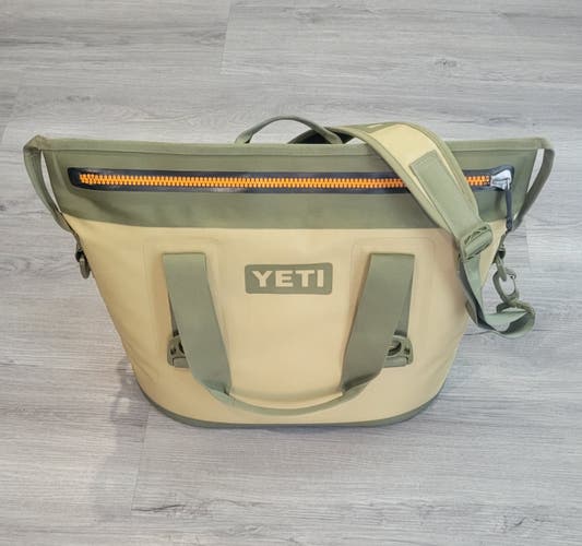 Yeti Hopper two 20 cooler bag  in Field Tan (rare)