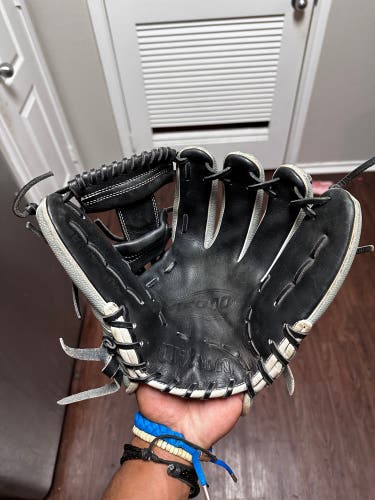 Used Infield 11.5" A2000 Baseball Glove