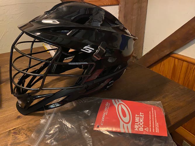 Player's Cascade S Helmet