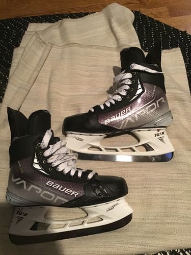 New Canadian Made Bauer Vapor Hyperlite Hockey Skates Pro Stock Size 8.5 D/A