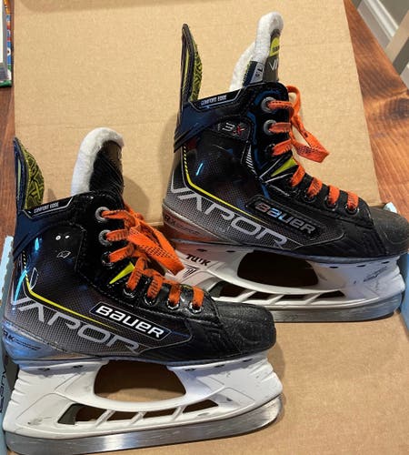Used Bauer Regular Width  Size 1.5 Vapor 3X Hockey Skates