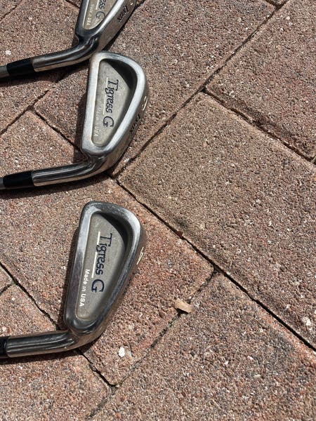 Woman's Golf Iron Set 8 Pc Lynx Tigress G In Right Hand