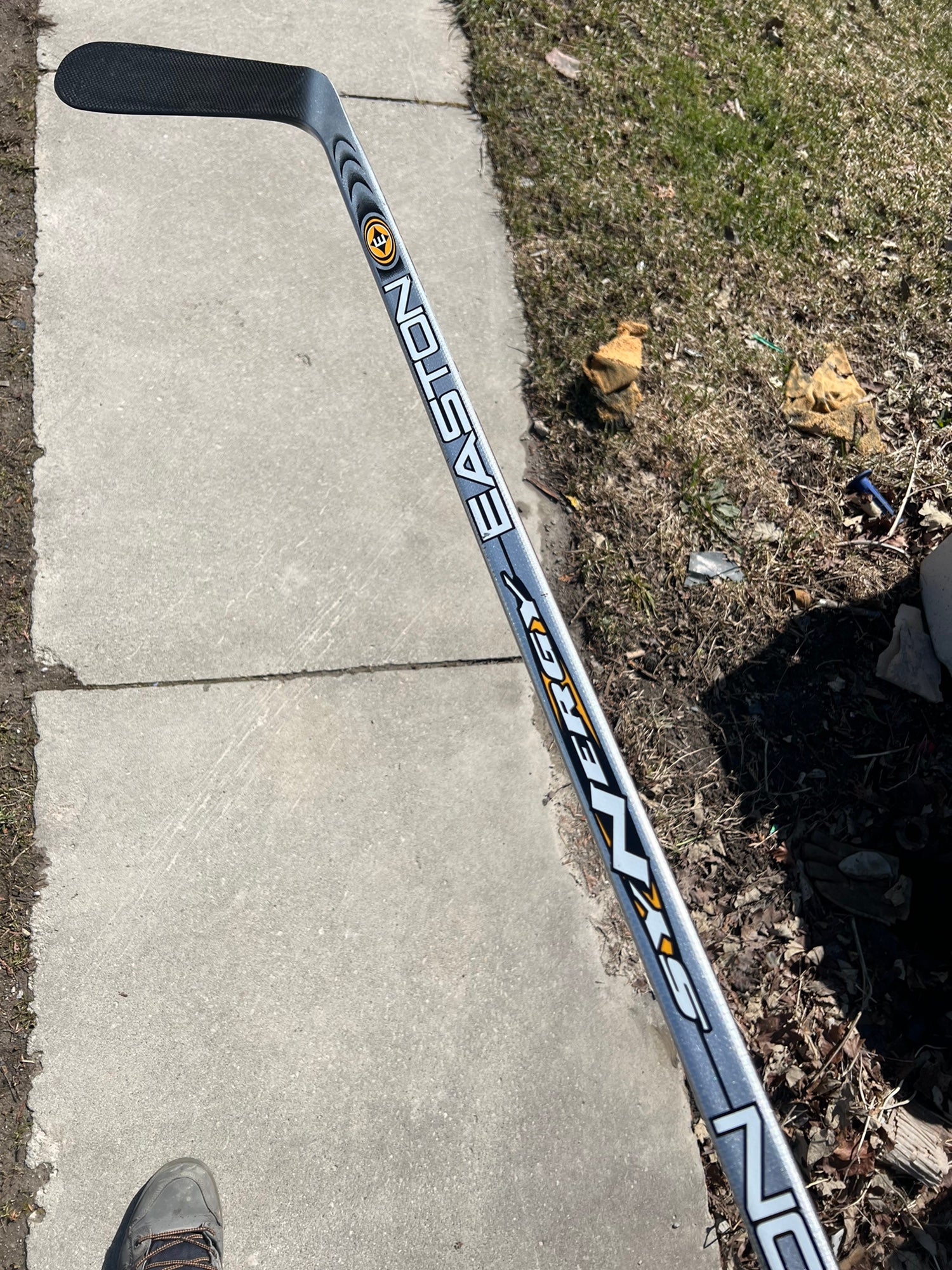 Hockey Stick Cane: Easton Synergy 450 Red/black/white -   Norway