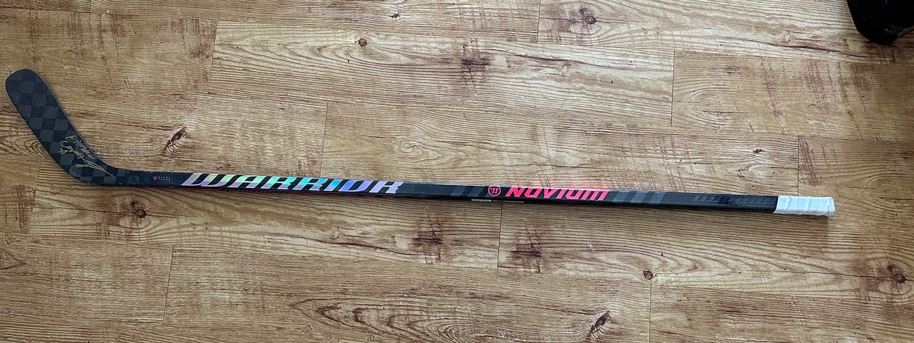 Senior Right Handed W88  Novium Pro Hockey Stick