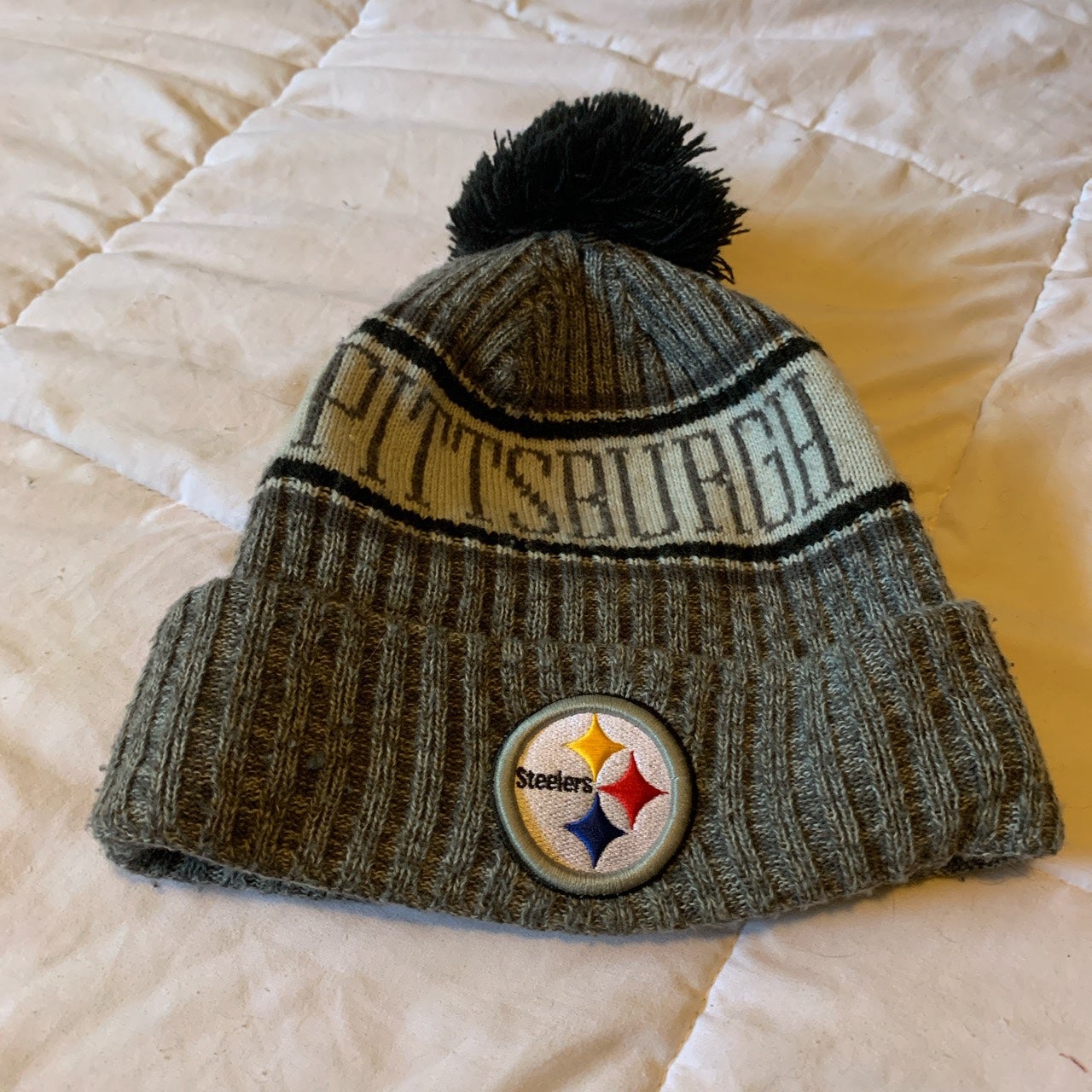 New Era Men's Pittsburgh Steelers Salute to Service Black Knit Beanie