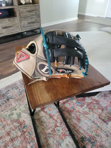 Used Louisville Slugger Right Hand Throw Infield Pro Flare Baseball Glove 11.75"