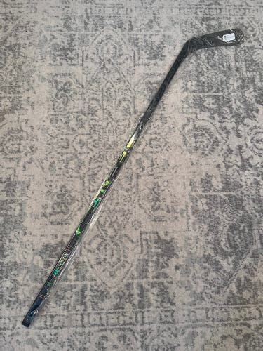Intermediate Right Handed P28 Bauer Ag5nt Hockey Stick