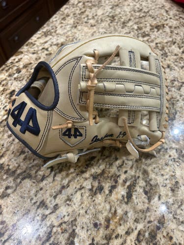 Used Infield 11.75" Japan select Baseball Glove