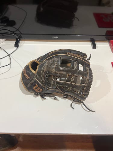 Outfield 12.75" A2000 Baseball Glove