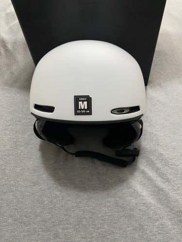 New Medium Oakley MOD1 Helmet (White)