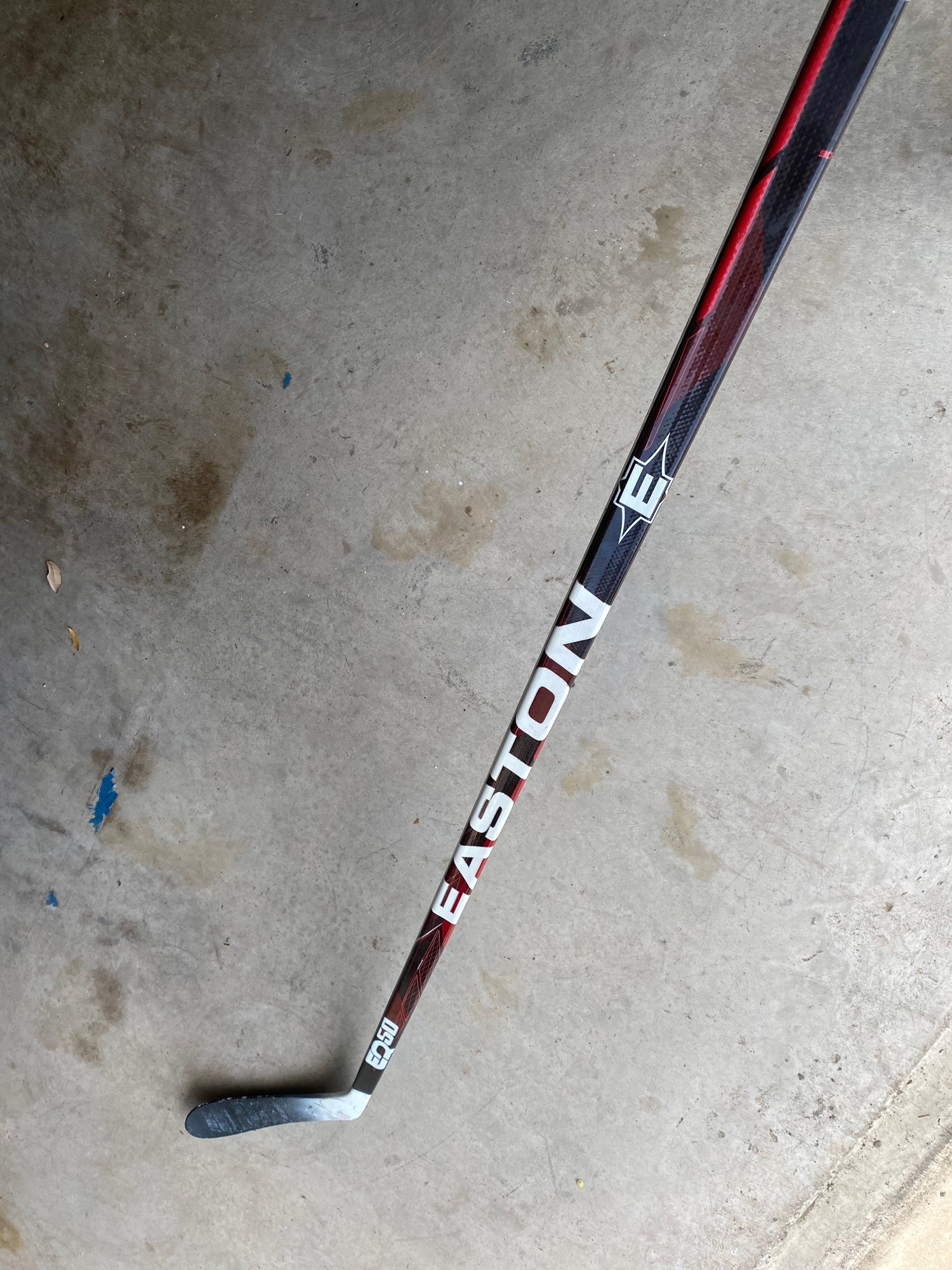 Easton Synergy EQ50 Two-piece Hockey Stick w/ Mako Blade