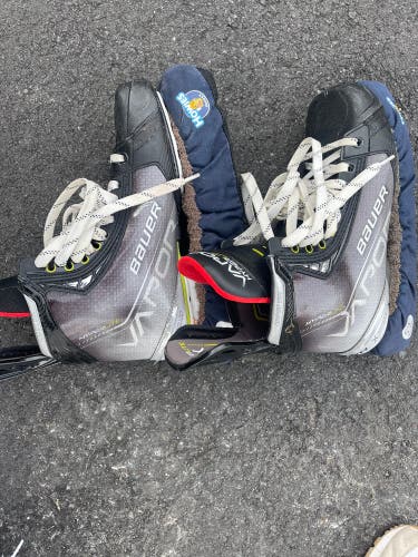 New Bauer Pro Stock Size 10 Vapor Hyperlite Hockey Skates