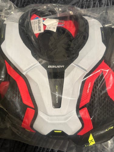 New Bauer Vapor Hyperlite Shoulder Pad Sr. M