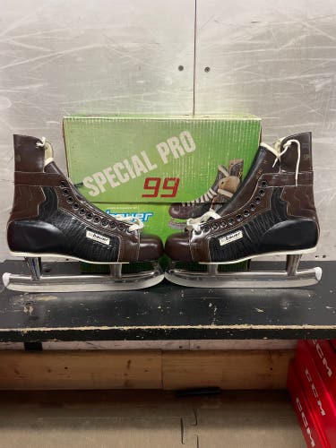 New Bauer Regular Width Size 11 Special Pro 99 Hockey Skates