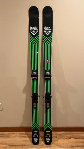 Used Men's 2021 Black Crows 178 cm All Mountain Captis Skis With Bindings Max Din 13