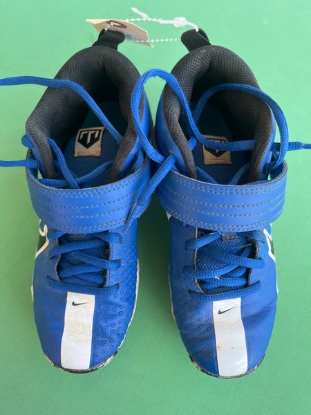 Used 2.5y Nike Trout Footwear