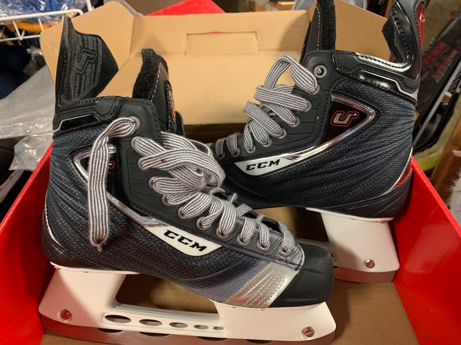New CCM Regular Width  Size 6.5 U+08 Hockey Skates