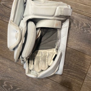 Vaughn ve8 glove and blocker
