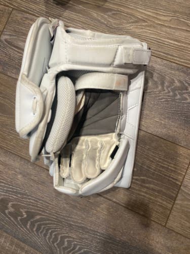 Vaughn ve8 glove and blocker