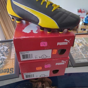 New Unisex Size 4.5y Molded soccer Puma Cleats