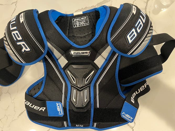 Medium Bauer Shoulder Pads