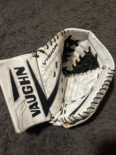 Vaughn vision 9400 hockey goalie glove