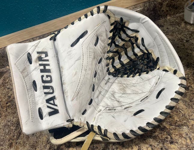 Vaughn Velocity V7 XF Pro Carbon Goalie Glove