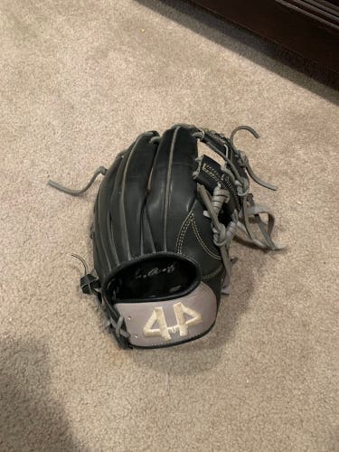 Pitcher's 11.5" Baseball Glove
