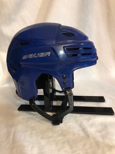 Used Medium Bauer Re-Akt 200 Helmet