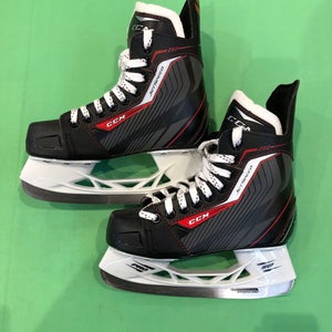 Used Junior CCM JetSpeed 250 Hockey Skates (Regular) - Size: 2.0