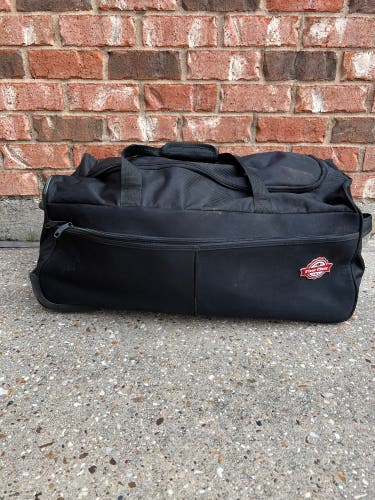 A1-2 Black Used Adult Unisex Roller Duffle Bag OA3