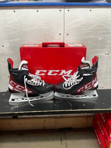 New CCM Regular Width  Size 8.5 JetSpeed FT4 Hockey Skates
