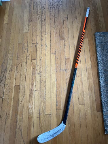 Intermediate Right Handed P28 Covert QR5 Pro Hockey Stick