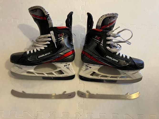 Used Bauer Regular Width  Size 8.5 Vapor 2X Hockey Skates