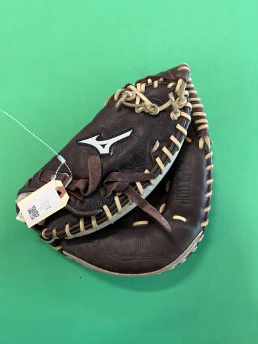 Used Mizuno Right Hand Throw Catcher's Glove 33.5"