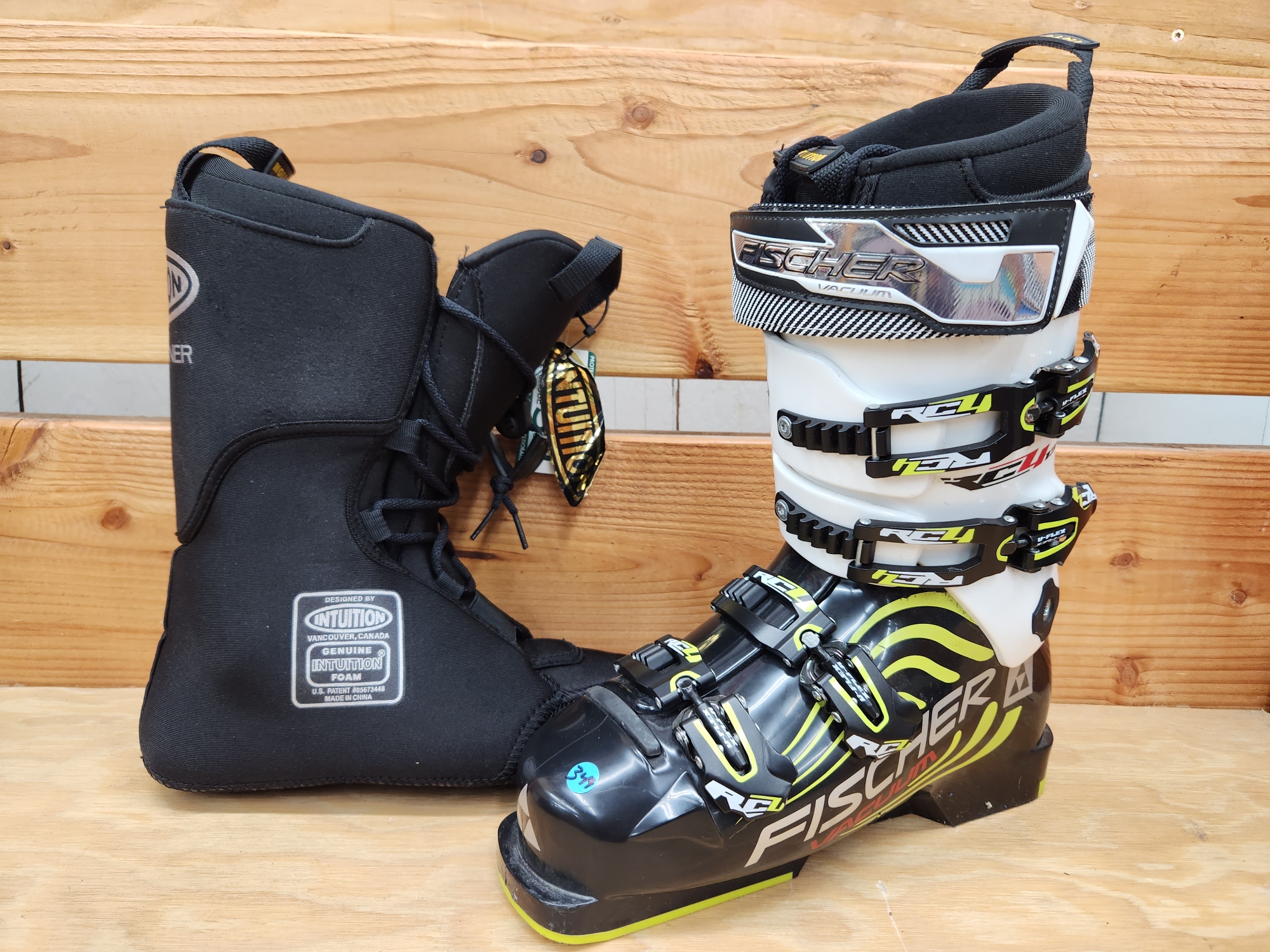 NEW 25.5 Fischer Vacuum RC4 130 Advanced Alpine Race Ski Boots w/ LV Intuition DreamLiner