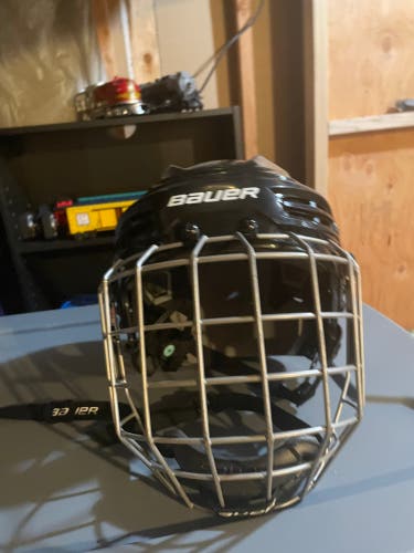 Bauer player helmet senior large