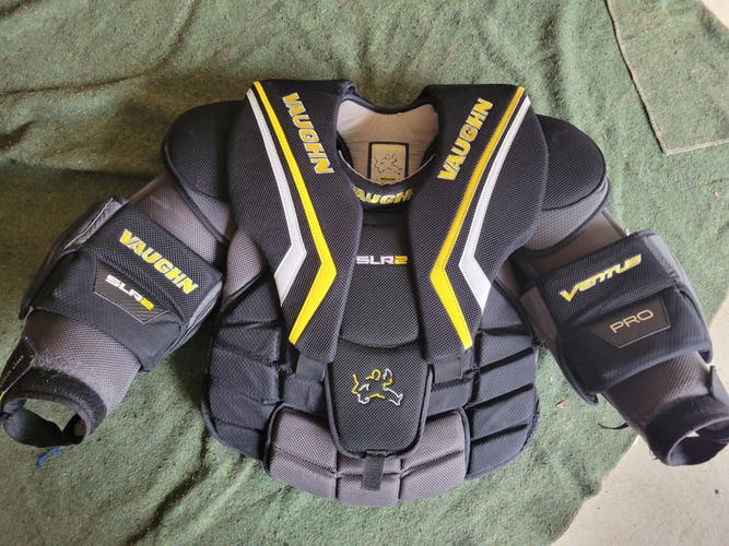 Used Medium Vaughn Ventus SLR2 PRO Goalie Chest Protector