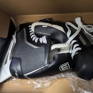 Winnwell Hockey Ice Skates AMP300 Size 10 Color Black Condition **New** Missing