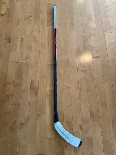 Intermediate Right Handed P92 Pro Stock Vapor Hyperlite Hockey Stick