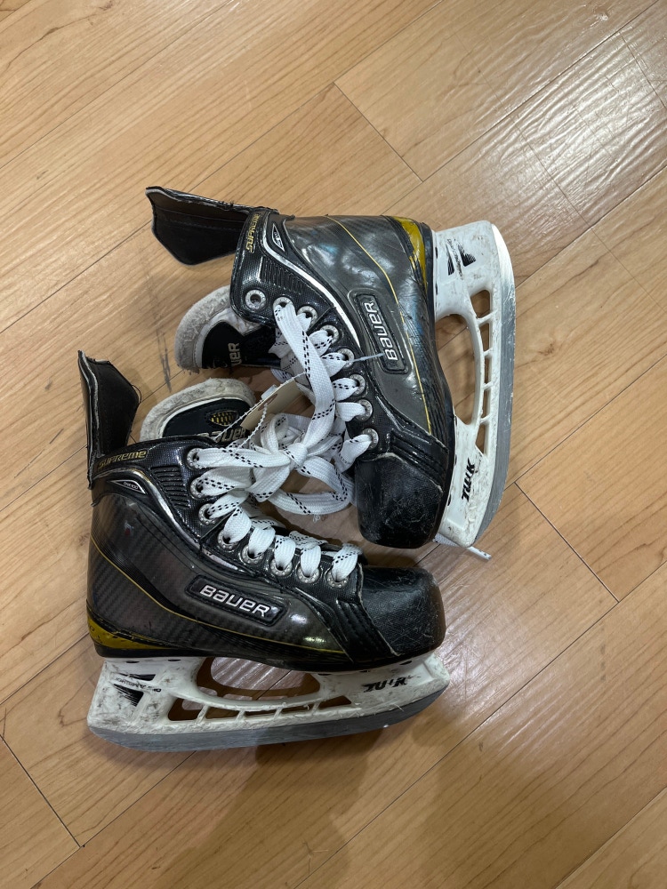 Youth Used Bauer One100 Hockey Skates D&R (Regular) 12.5