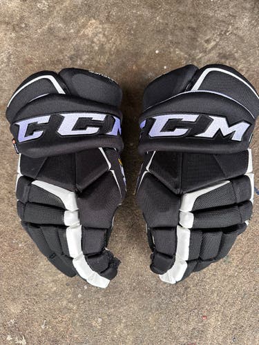 Used CCM tacks as1 Gloves 14"